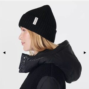 NWT Sweaty Betty Snowfall Knitted Beanie Black